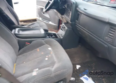 2000 Chevrolet Silverado 1500 Ls z USA, uszkodzony, nr VIN 1GCEC19T4YZ257539